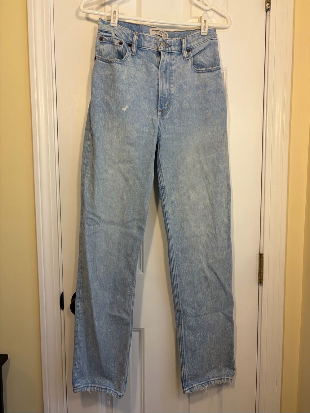 Light Wash Straight Leg Women's Jeans - Unbranded